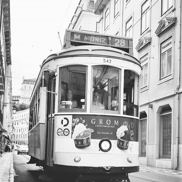 imagem do bondinho elétrico do Chiado em Lisboa